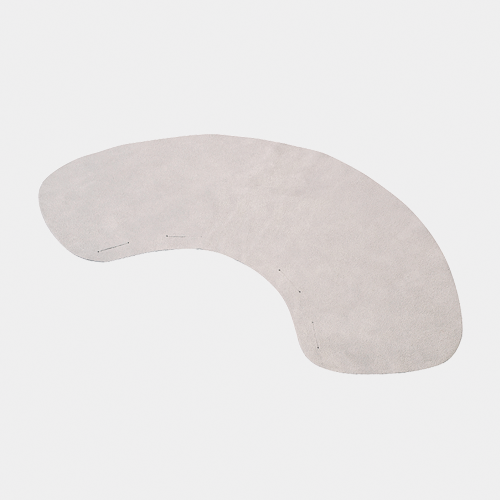 292500 Nackenschutz aus Chromspaltleder, mit Schlitzen, 480x200 mm
